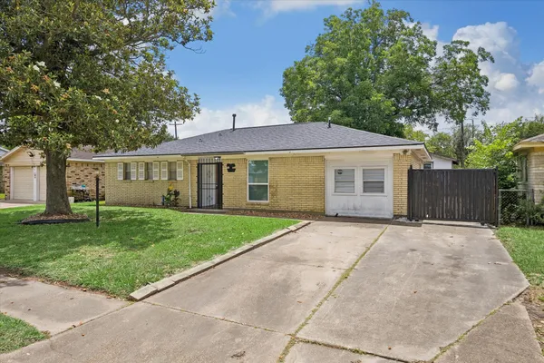$1,700 | 9315 Glen Shadow Drive, Houston, TX 77088