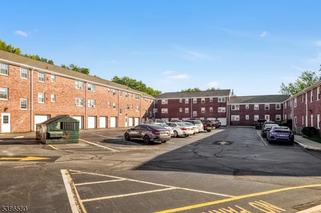 a view of a tennis court