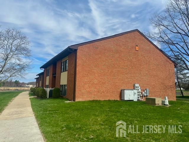 356 Ridge Road, Unit J12 Dayton, NJ 08810 - Photo 22 of 42 a backyard of a house with lots of green space and lake view