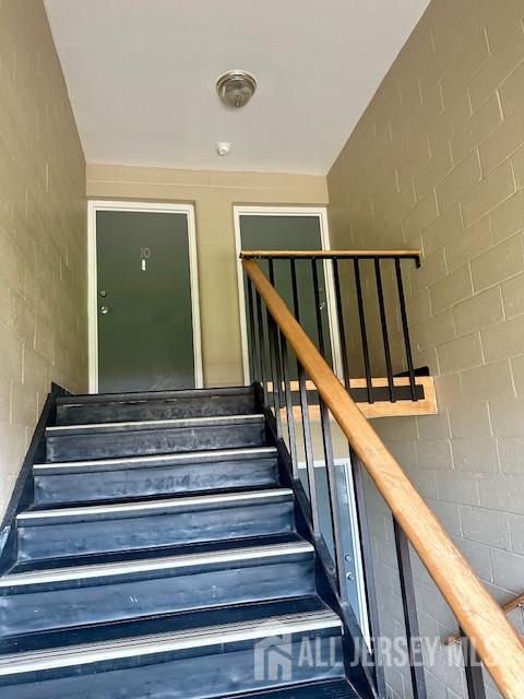 356 Ridge Road, Unit J12 Dayton, NJ 08810 - Photo 23 of 42 a view of entryway