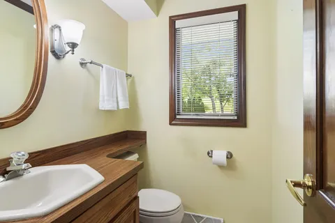$699,000 | 135 Hillcrest Court, Barrington, IL 60010
