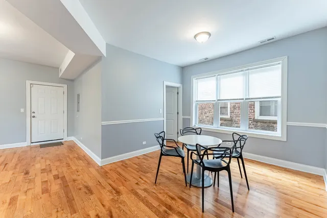 $1,800 | 163 North Lockwood Avenue, Unit 2, Chicago, IL 60644