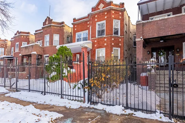 $1,800 | 163 North Lockwood Avenue, Unit 2, Chicago, IL 60644