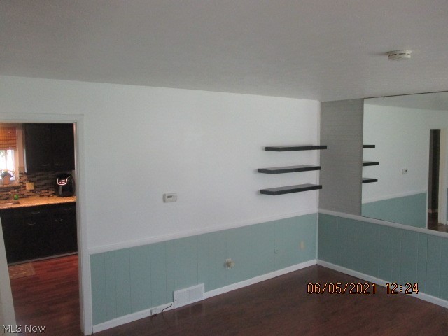 999 Renninger Road, Unit 6 New Franklin, OH 44319 - Photo 11 of 19 Living Room