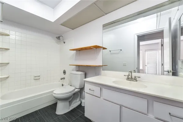 $2,600 | 2208 Tarraso Way, Las Vegas, NV 89102