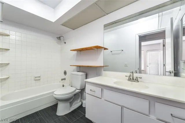 $2,870 | 2208 Tarraso Way, Las Vegas, NV 89102