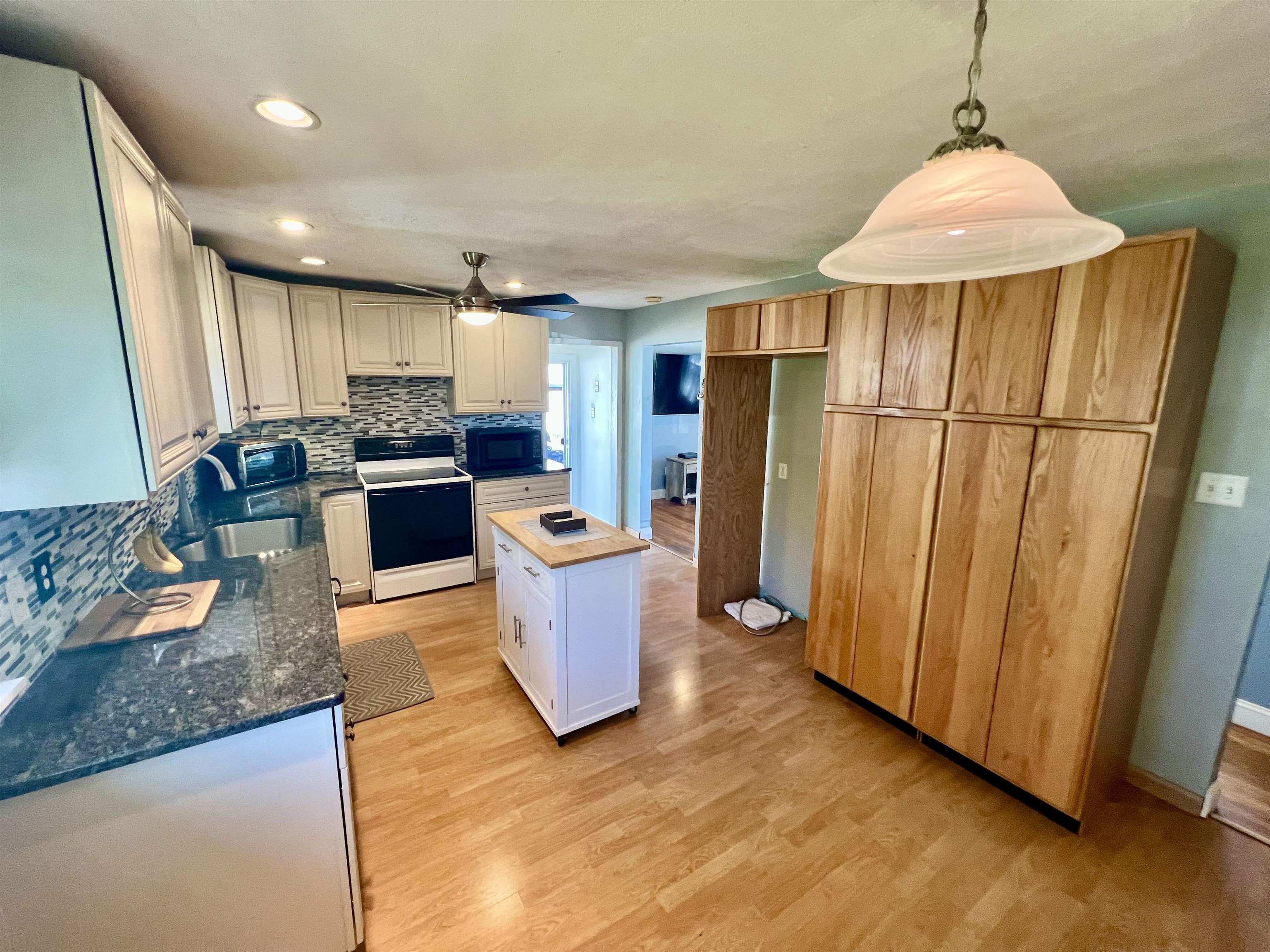 2 Silver Street Derry, NH 03038 - Photo 3 of 31