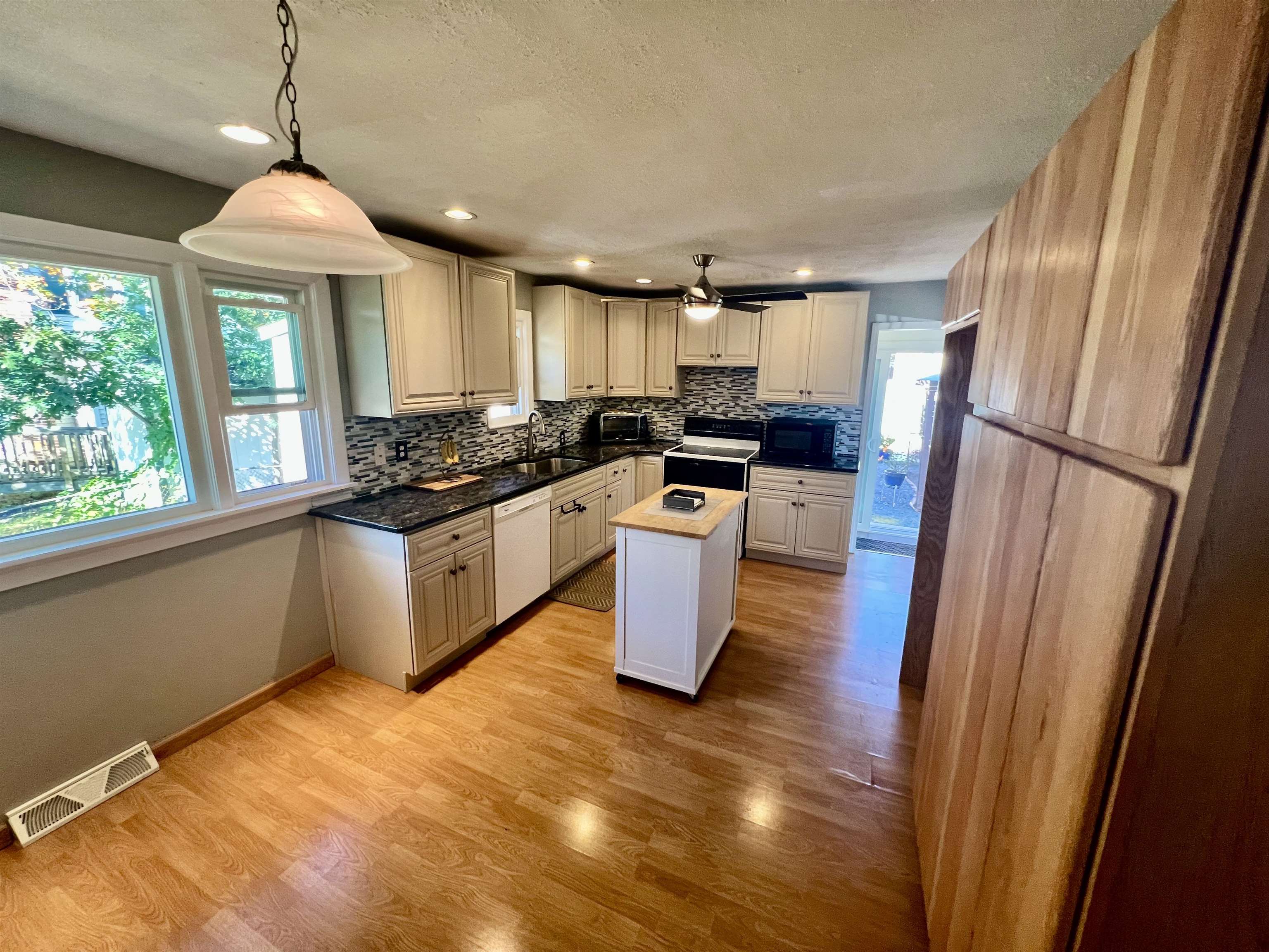 2 Silver Street Derry, NH 03038 - Photo 4 of 31