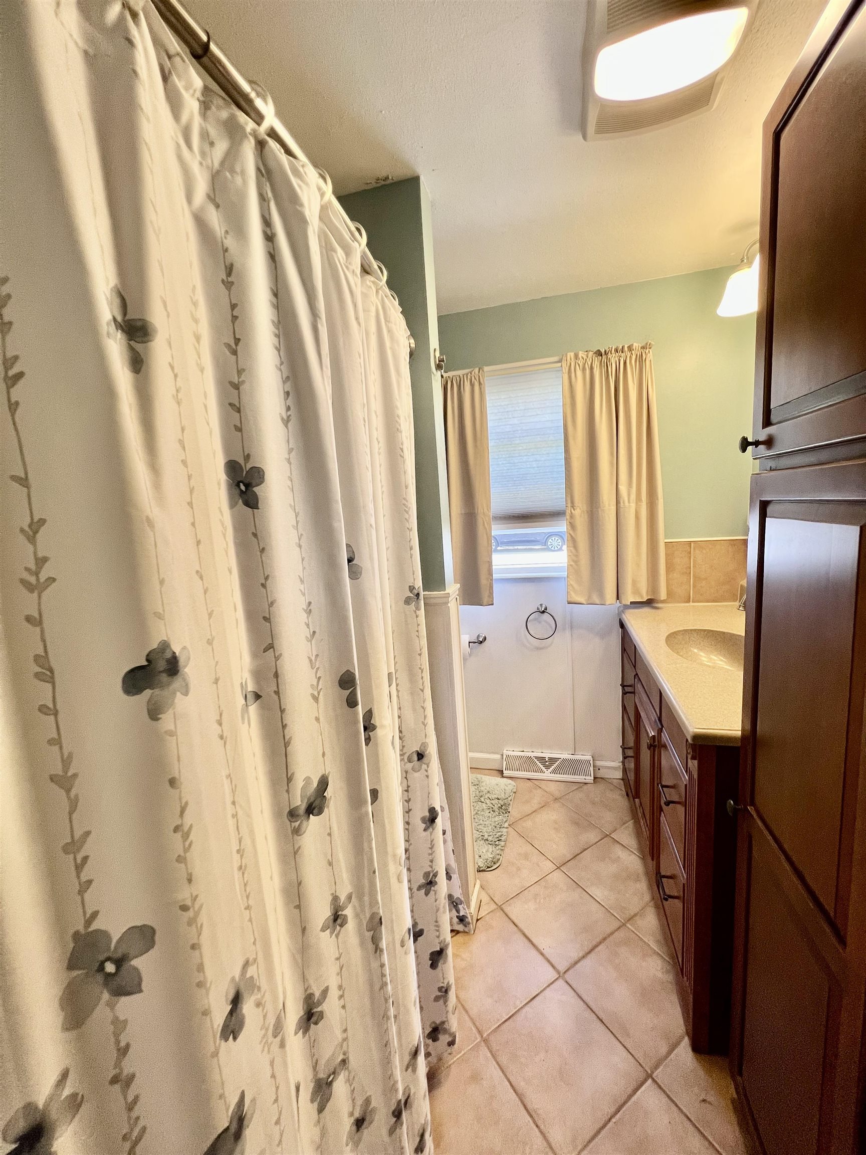 2 Silver Street Derry, NH 03038 - Photo 9 of 31