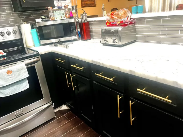 $120,000 | 418 Garland Drive, Unit 242, Lake Jackson, TX 77566