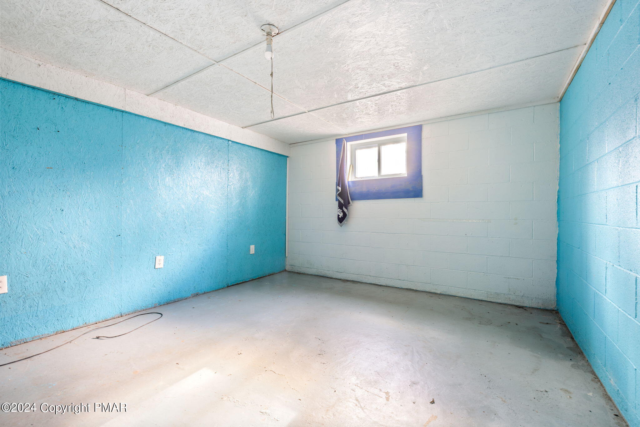 3118 Long Court Bushkill, PA 18324 - Photo 16 of 28 a view of an empty room with a window