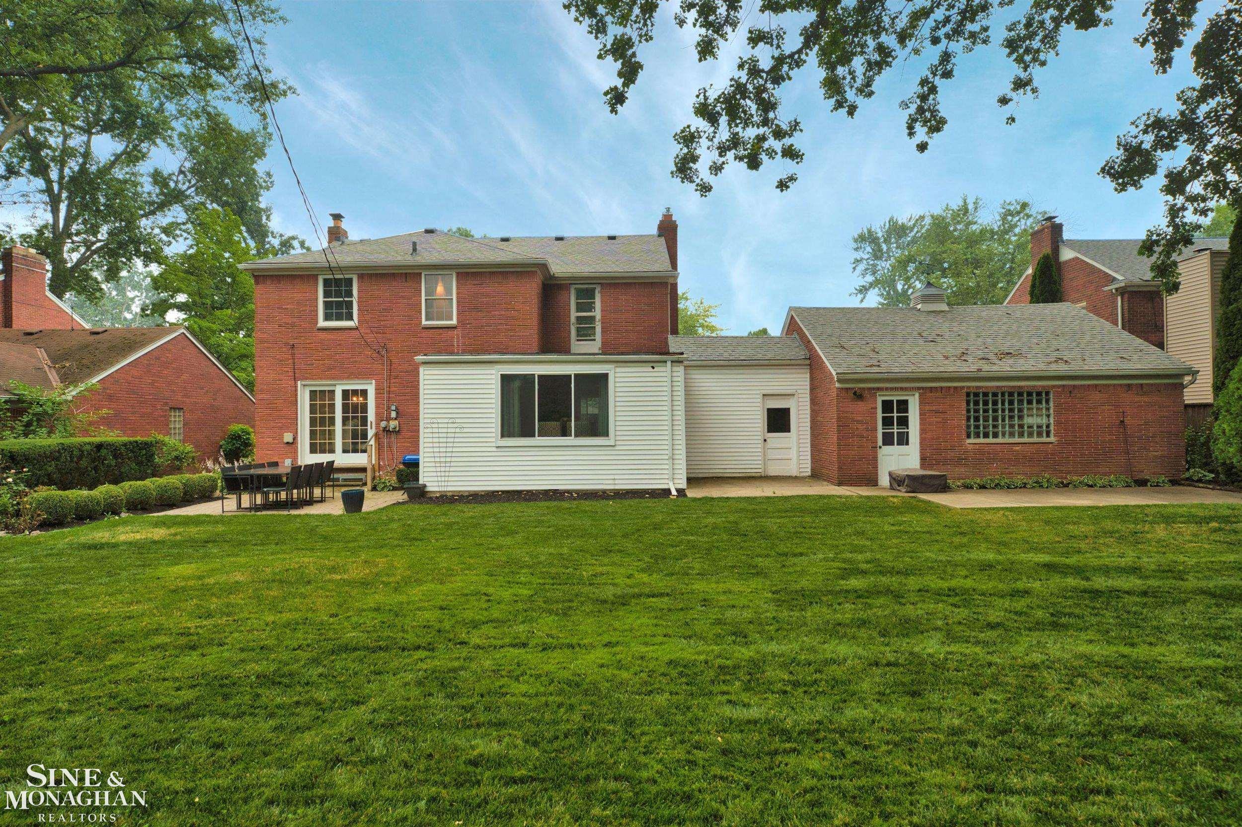 1886 Severn Road Grosse Pointe Woods, MI 48236 - Photo 29 of 38