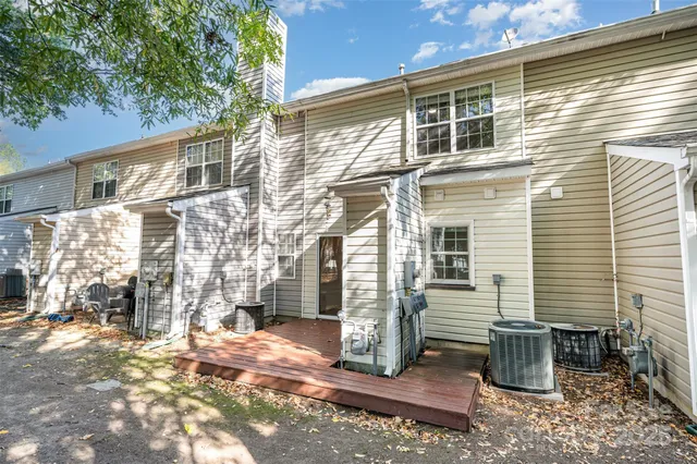 a picture of a bench in a cabinet