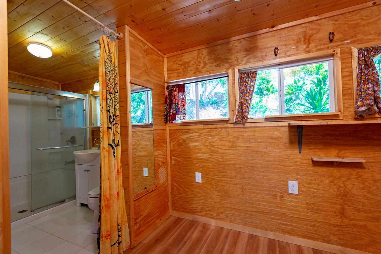 2665 Kaupakalua Road Haiku, HI 96708 - Photo 10 of 25 a bathroom with a shower