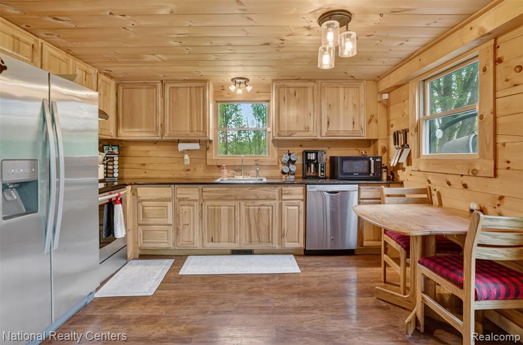 7782 Golf Club Road Howell, MI 48843 - Photo 8 of 27