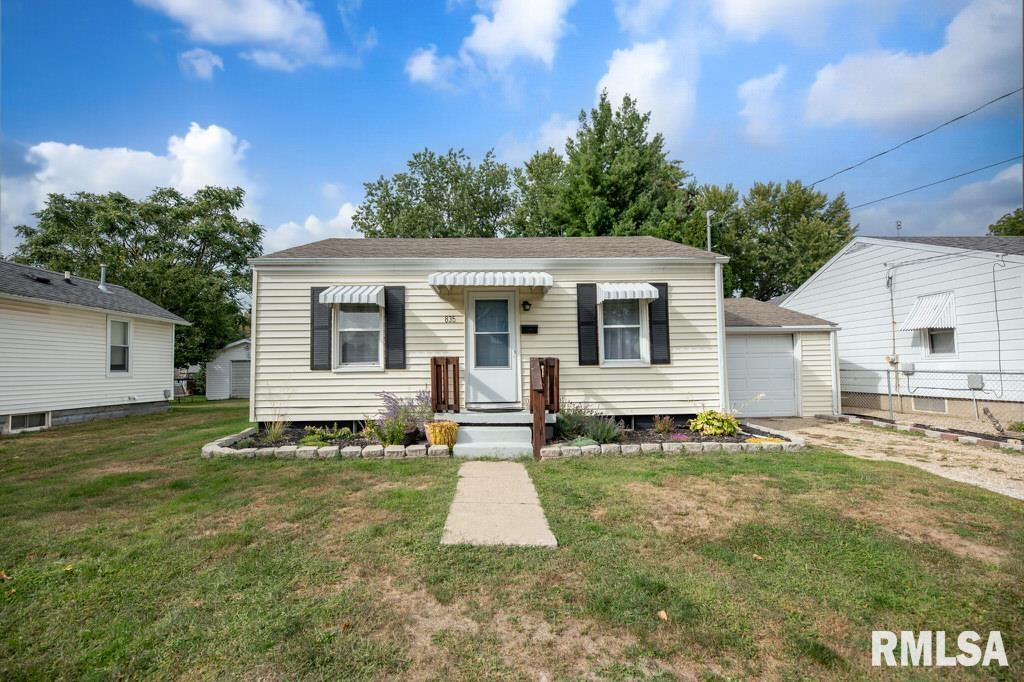 835 East Spruce Street Canton, IL 61520 - Photo 1 of 32