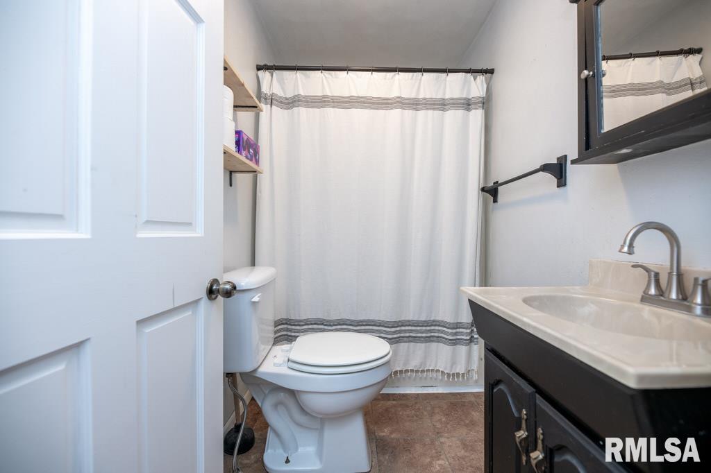 835 East Spruce Street Canton, IL 61520 - Photo 13 of 32