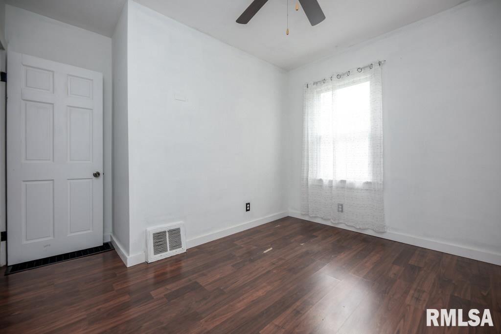 835 East Spruce Street Canton, IL 61520 - Photo 15 of 32