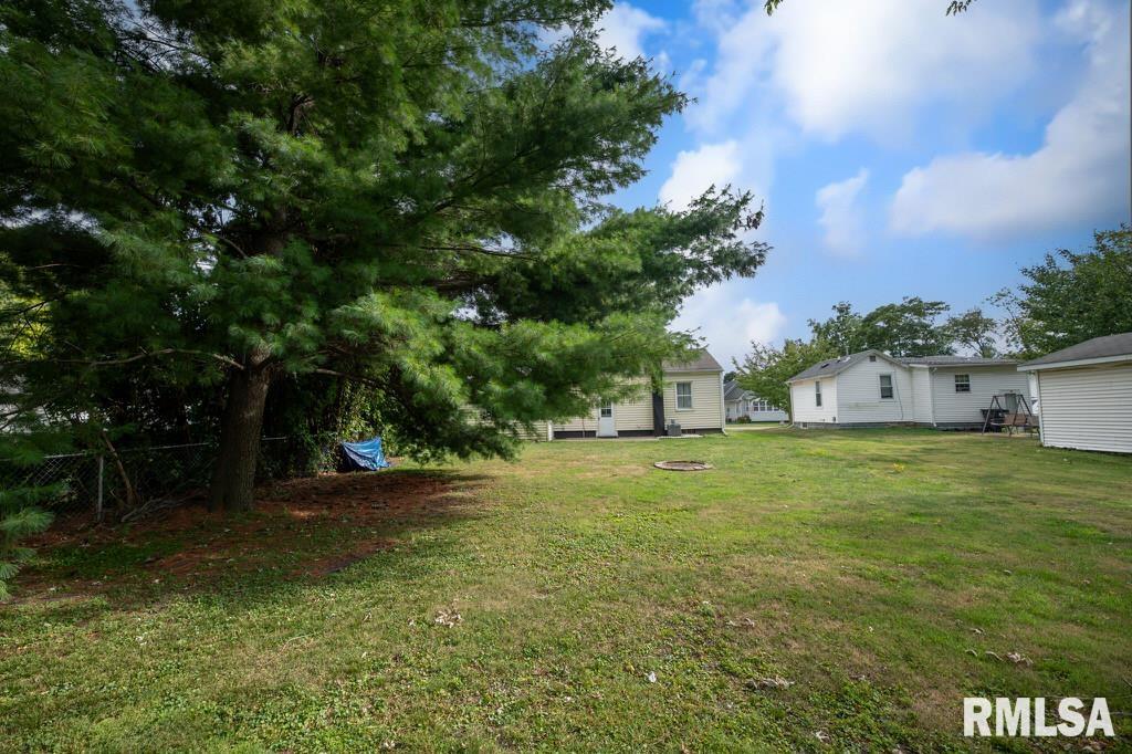 835 East Spruce Street Canton, IL 61520 - Photo 32 of 32