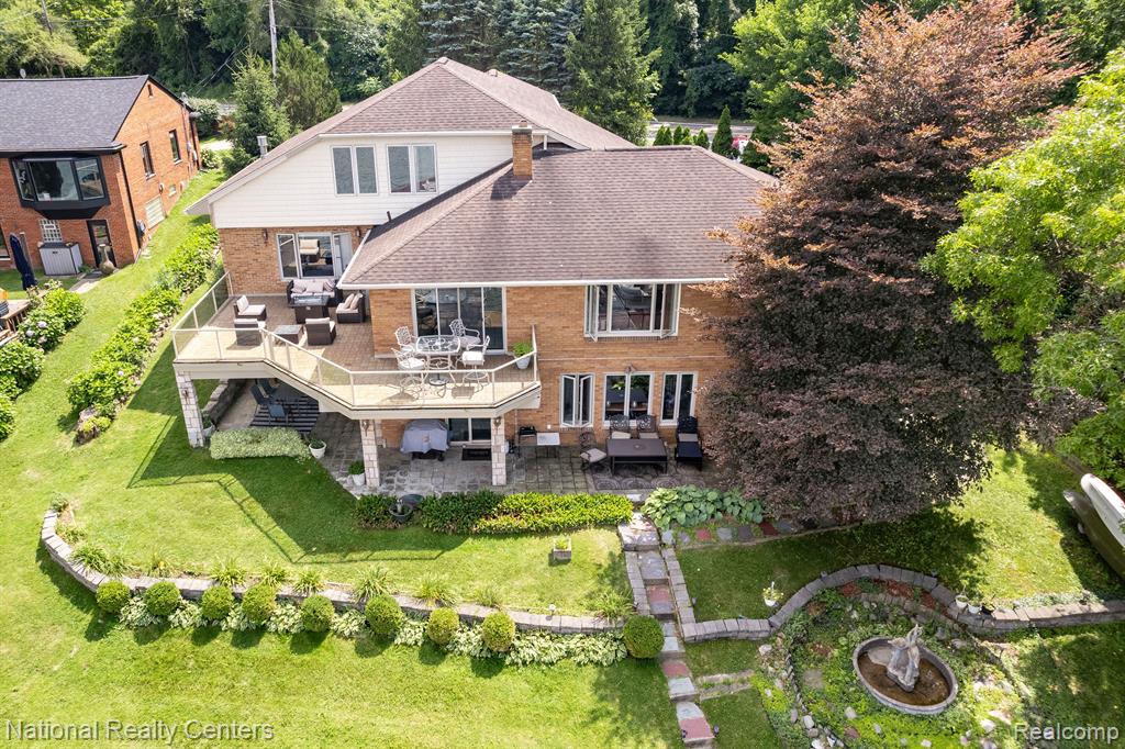 7030 Commerce Road West Bloomfield, MI 48324 - Photo 28 of 32