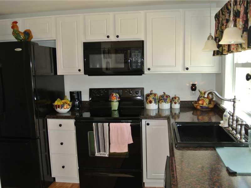 952 Hotel Road Auburn, ME 04210 - Photo 8 of 16 Kitchen.