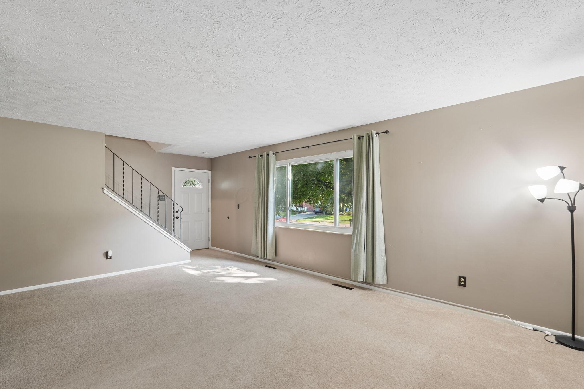 242 Devon Road Delaware, OH 43015 - Photo 8 of 34 8-web-or-mls-242-devon-rd