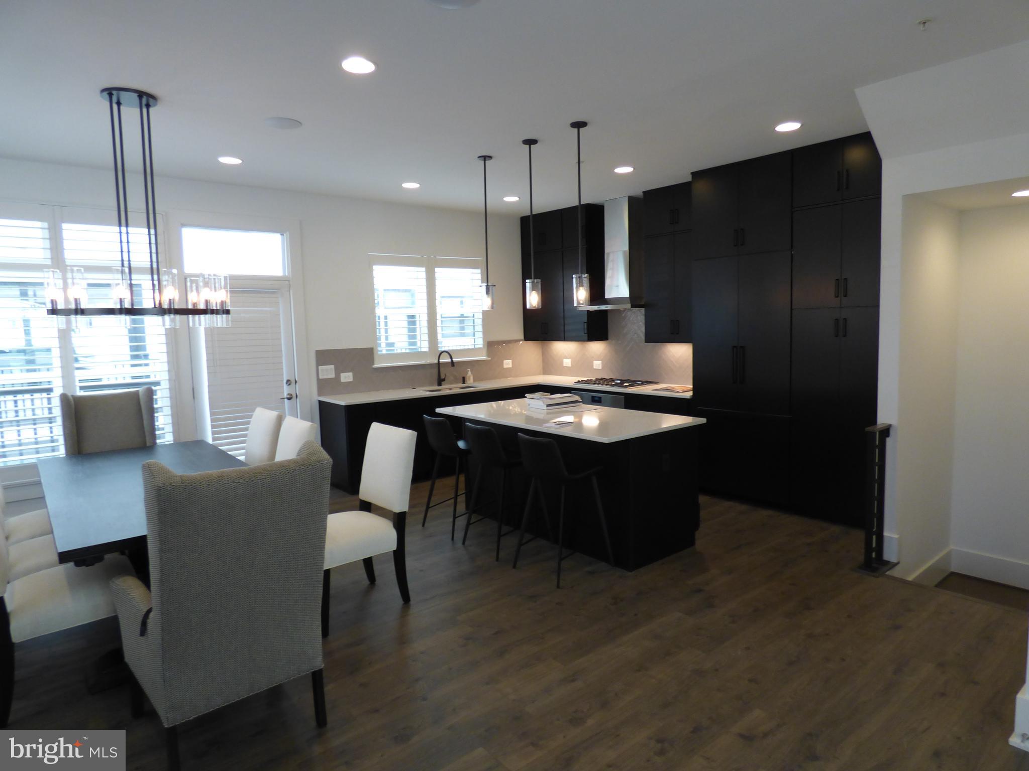 11360 Emerald Park Road Potomac, MD 20854 - Photo 5 of 33 Gallery Image 5