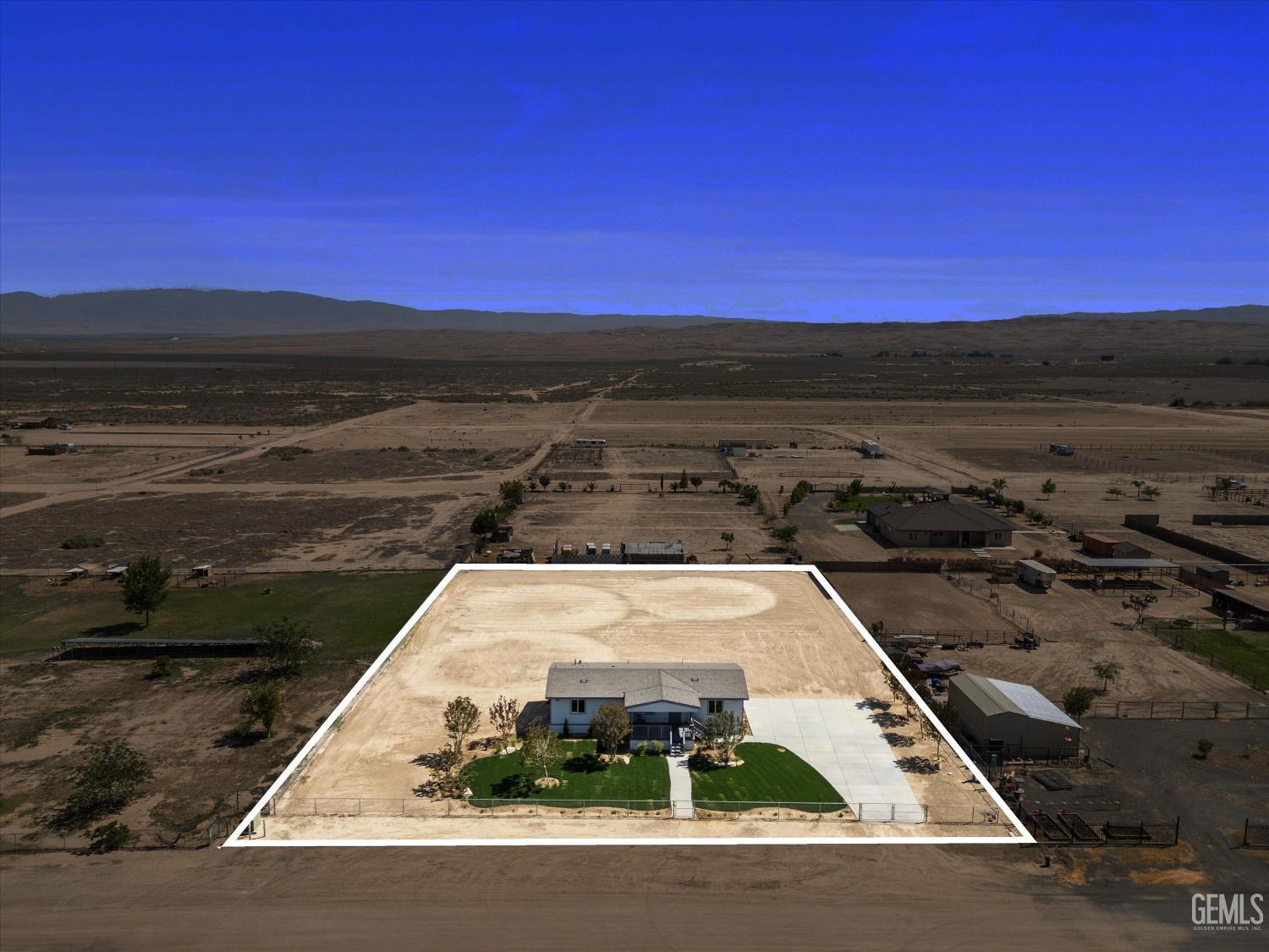 Undisclosed Address Taft, CA 93268 - Photo 38 of 40 a view of a balcony with an outdoor space
