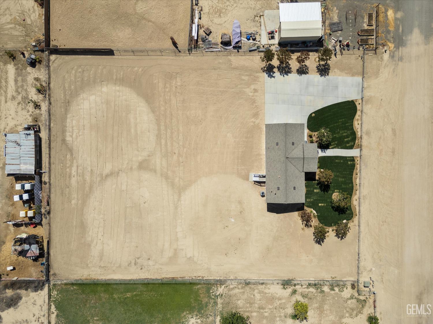 Undisclosed Address Taft, CA 93268 - Photo 6 of 40 a bathroom with a shower