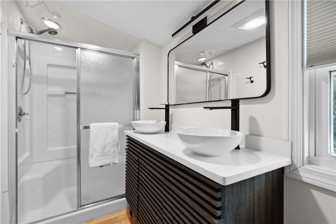 22 Harding Avenue Warren, RI 02885 - Photo 30 of 46 Second Floor Bathroom