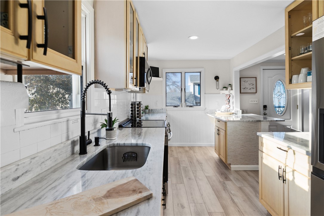 22 Harding Avenue Warren, RI 02885 - Photo 6 of 46 Gallery Image 6