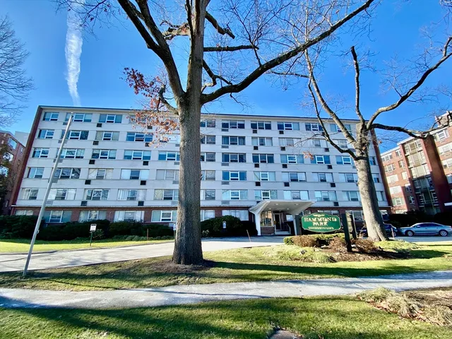 $2,500 | 10 Hammond Pond Parkway, Unit 304, Newton, MA 02467