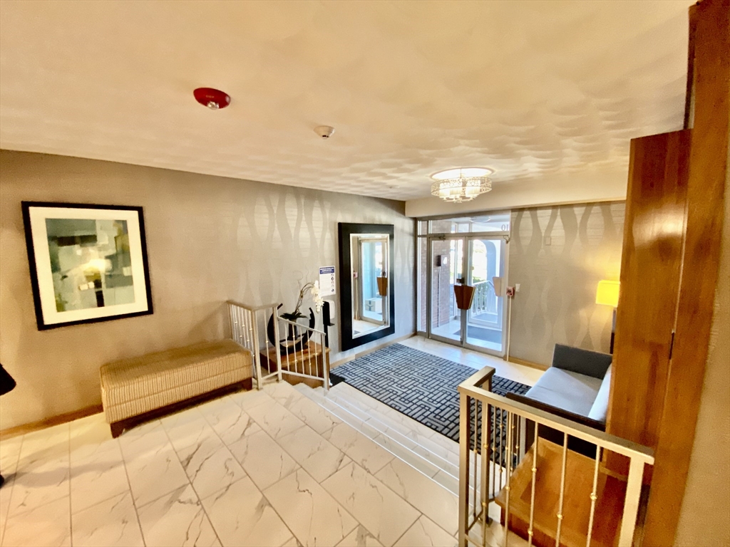 10 Hammond Pond Parkway, Unit 304 Newton, MA 02467 - Photo 12 of 18