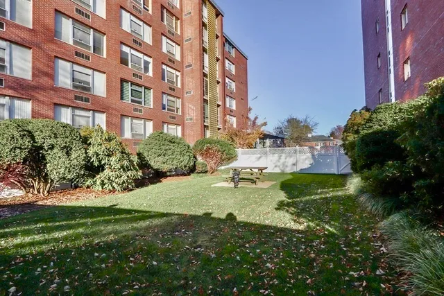 $2,500 | 10 Hammond Pond Parkway, Unit 304, Newton, MA 02467