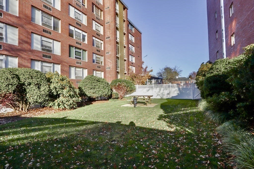 10 Hammond Pond Parkway, Unit 304 Newton, MA 02467 - Photo 14 of 18