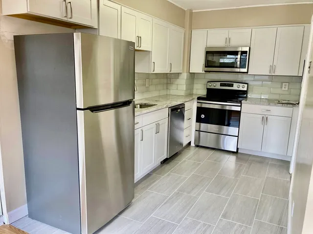 $2,500 | 10 Hammond Pond Parkway, Unit 304, Newton, MA 02467