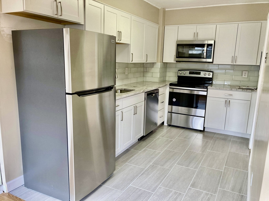 10 Hammond Pond Parkway, Unit 304 Newton, MA 02467 - Photo 5 of 18