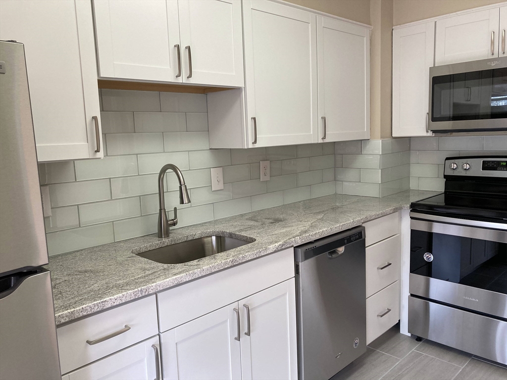 10 Hammond Pond Parkway, Unit 304 Newton, MA 02467 - Photo 6 of 18