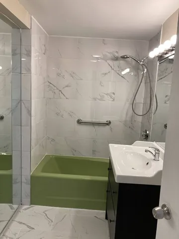 $2,500 | 10 Hammond Pond Parkway, Unit 304, Newton, MA 02467