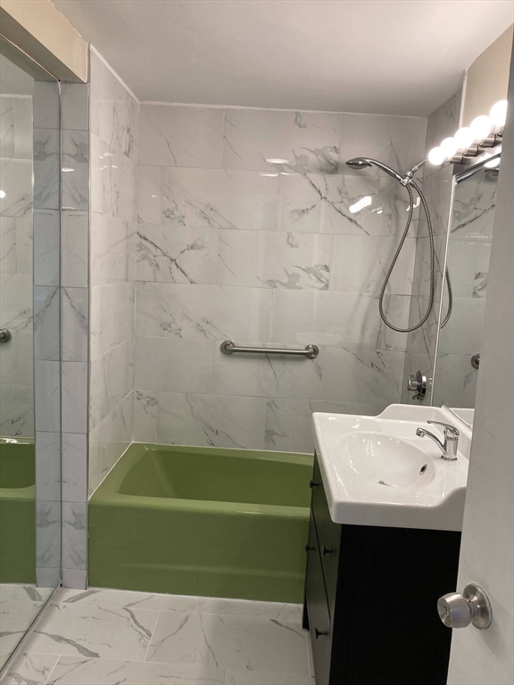 10 Hammond Pond Parkway, Unit 304 Newton, MA 02467 - Photo 10 of 18