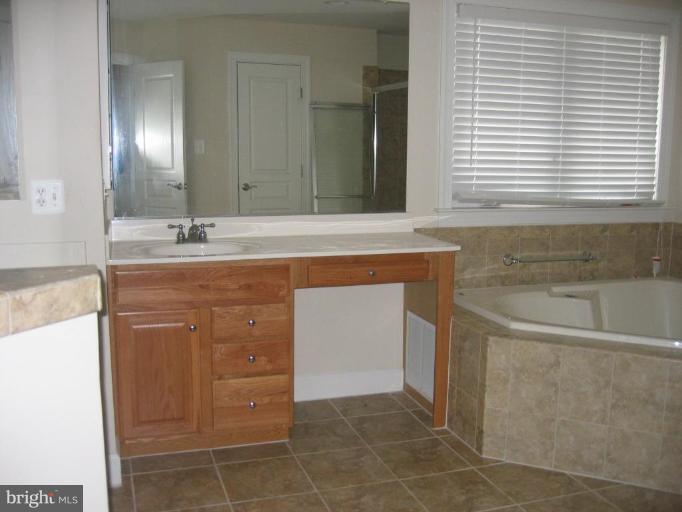 18534 Kerill Road Triangle, VA 22172 - Photo 3 of 13 Master Bath