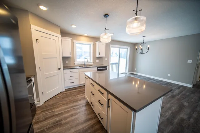 $439,900 | 809 5th Avenue Northwest, Dodge Center, MN 55927