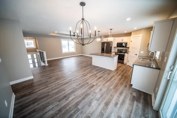 $439,900 | 809 5th Avenue Northwest, Dodge Center, MN 55927
