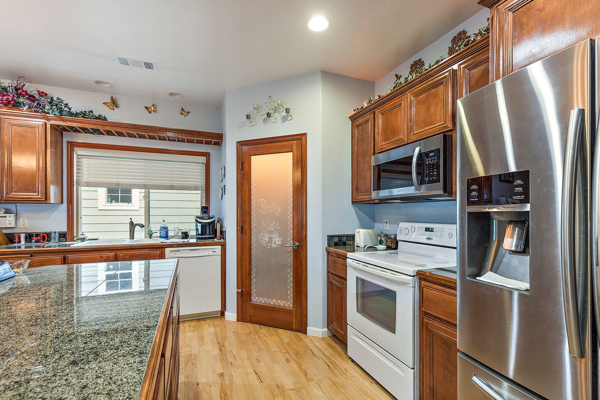 1028 Buck Point Street Central Point, OR 97502 - Photo 15 of 40