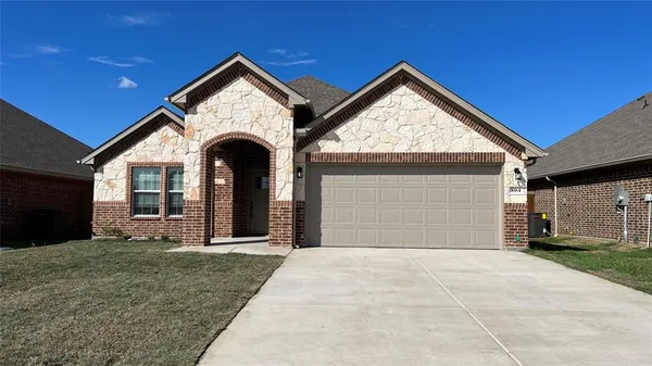 $1,900 | 804 Ransom Way, Greenville, TX 75402