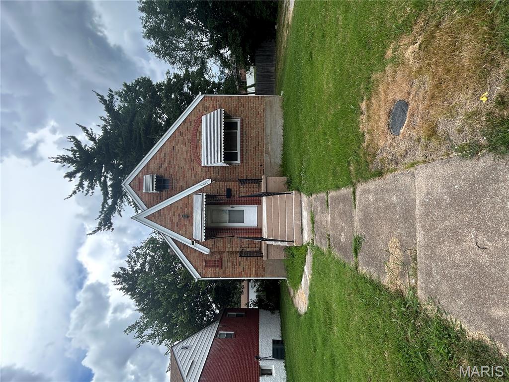 385 Kingston Drive St. Louis, MO 63125 - Photo 1 of 36