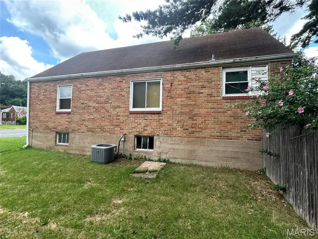 $155,000 | 385 Kingston Drive, St. Louis, MO 63125