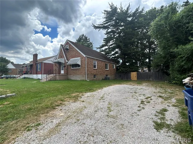 $155,000 | 385 Kingston Drive, St. Louis, MO 63125