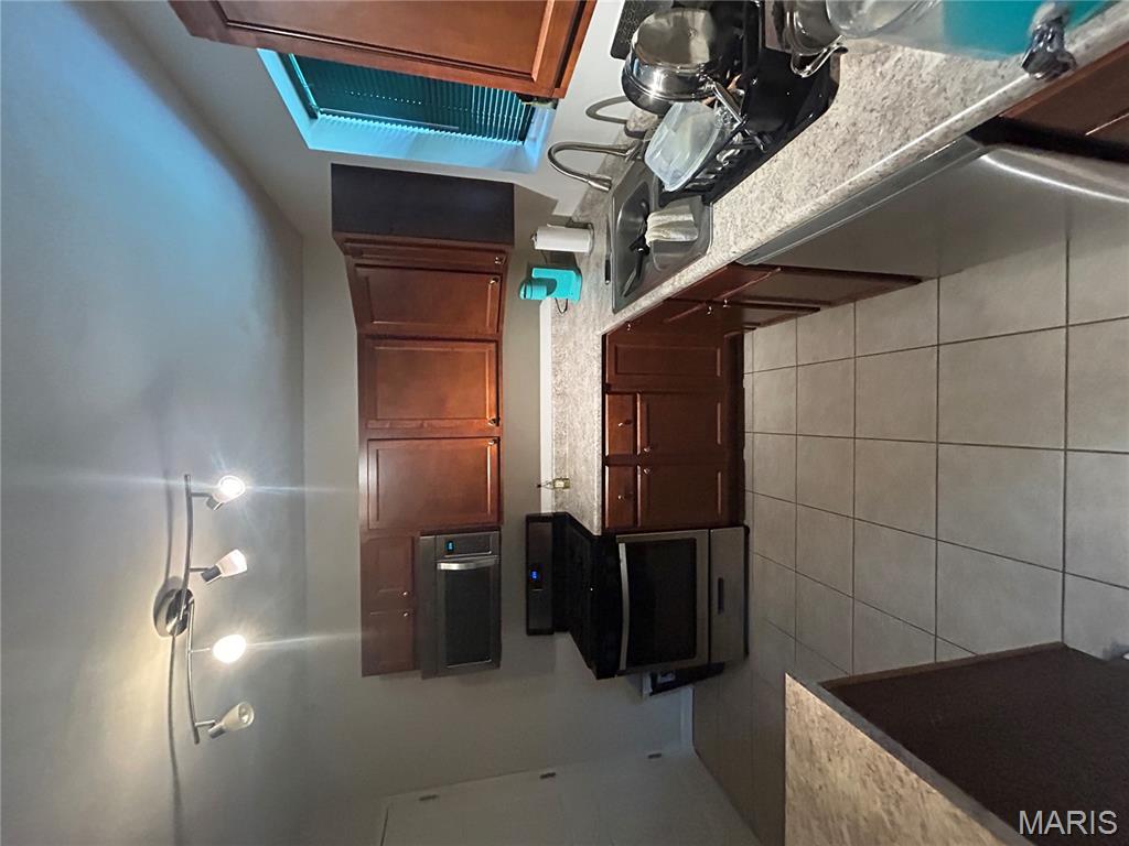 385 Kingston Drive St. Louis, MO 63125 - Photo 16 of 36