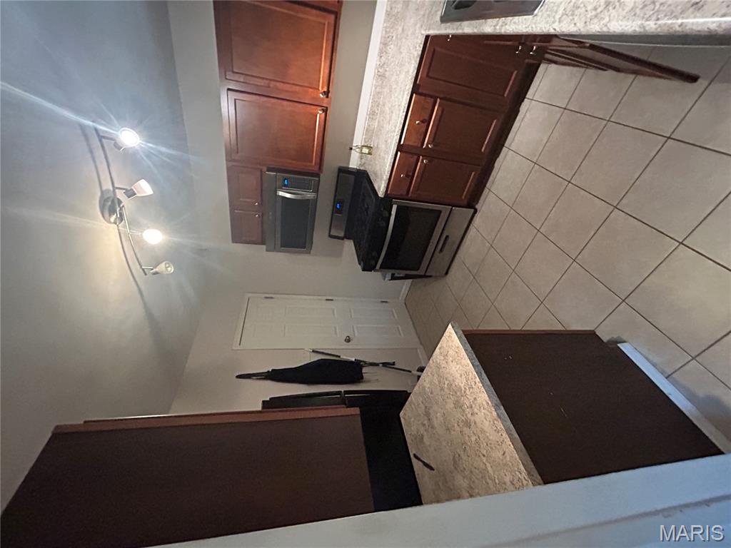 385 Kingston Drive St. Louis, MO 63125 - Photo 18 of 36